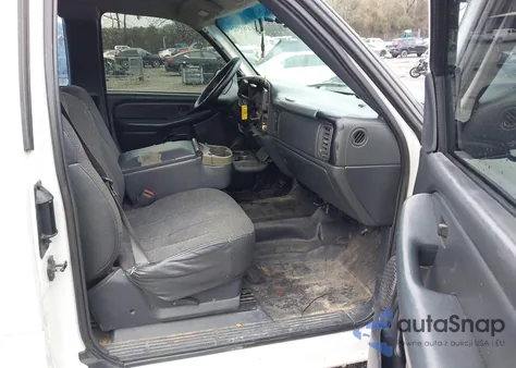 2000 Chevrolet Silverado 1500 from USA, damaged, VIN 1GCEC19T3YE391935